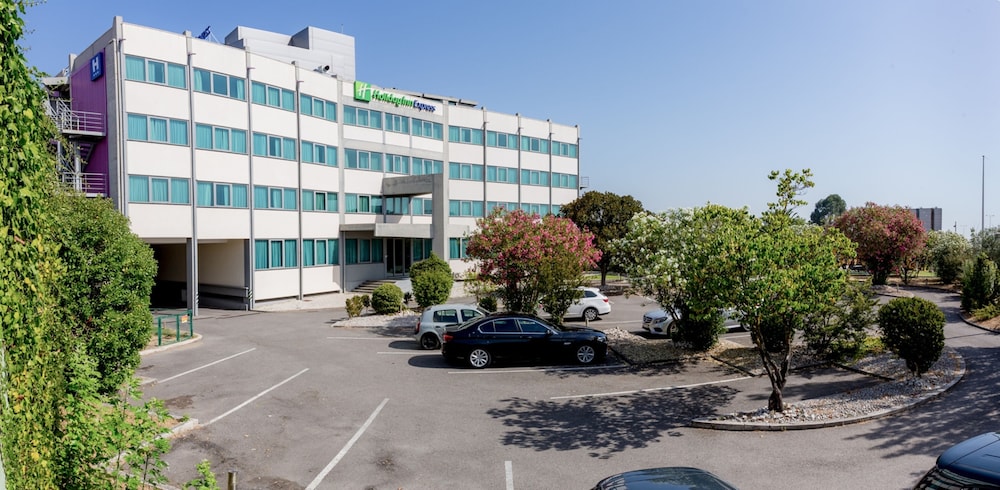 HOLIDAY INN EXPRESS LISBON AIRPORT 77/78