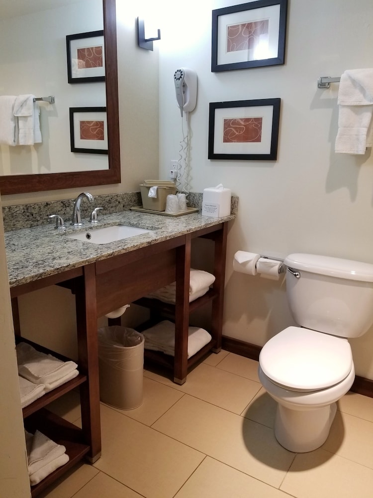 Comfort Suites Farmington 26/43
