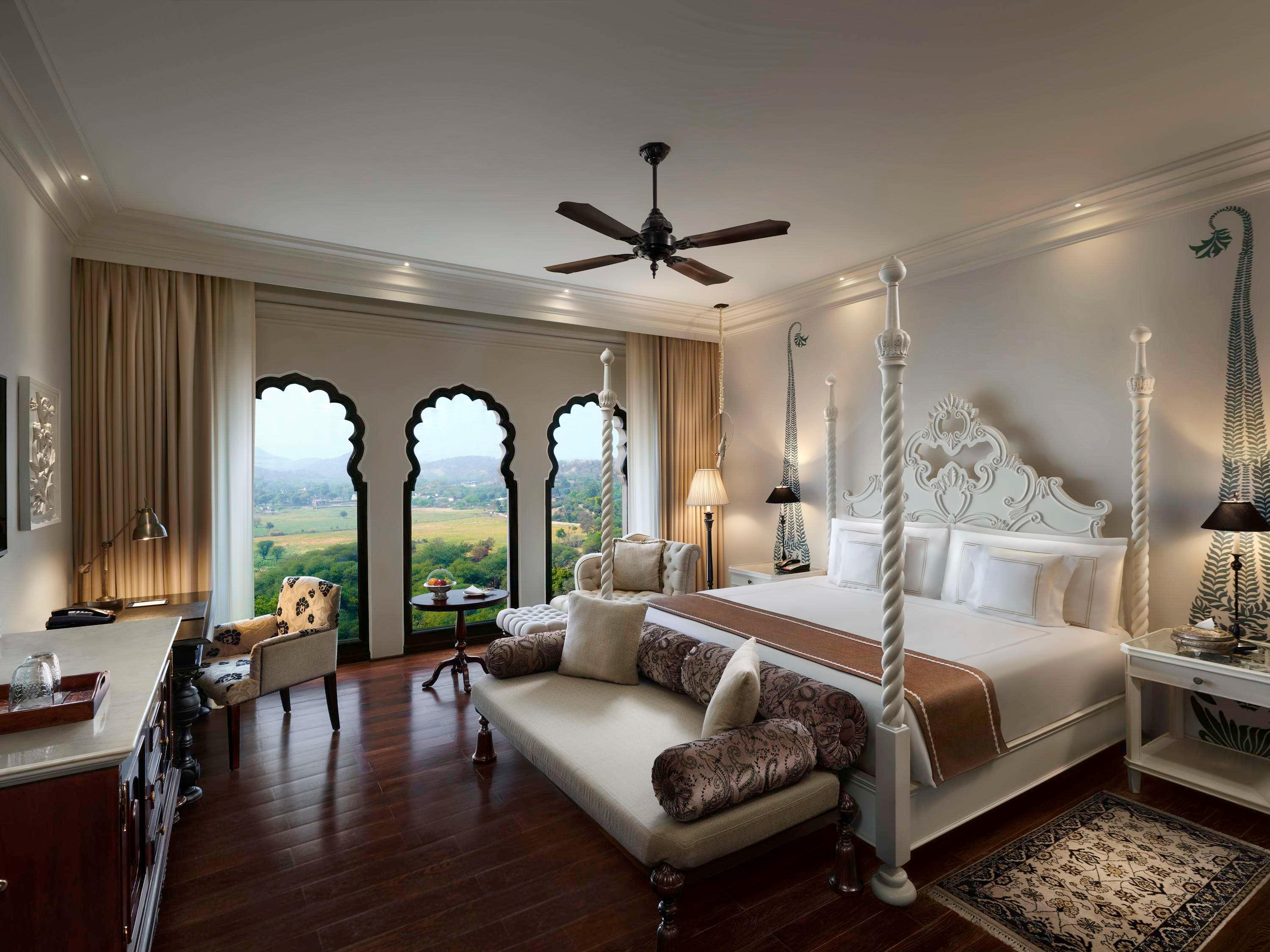 FAIRMONT, KING BED
