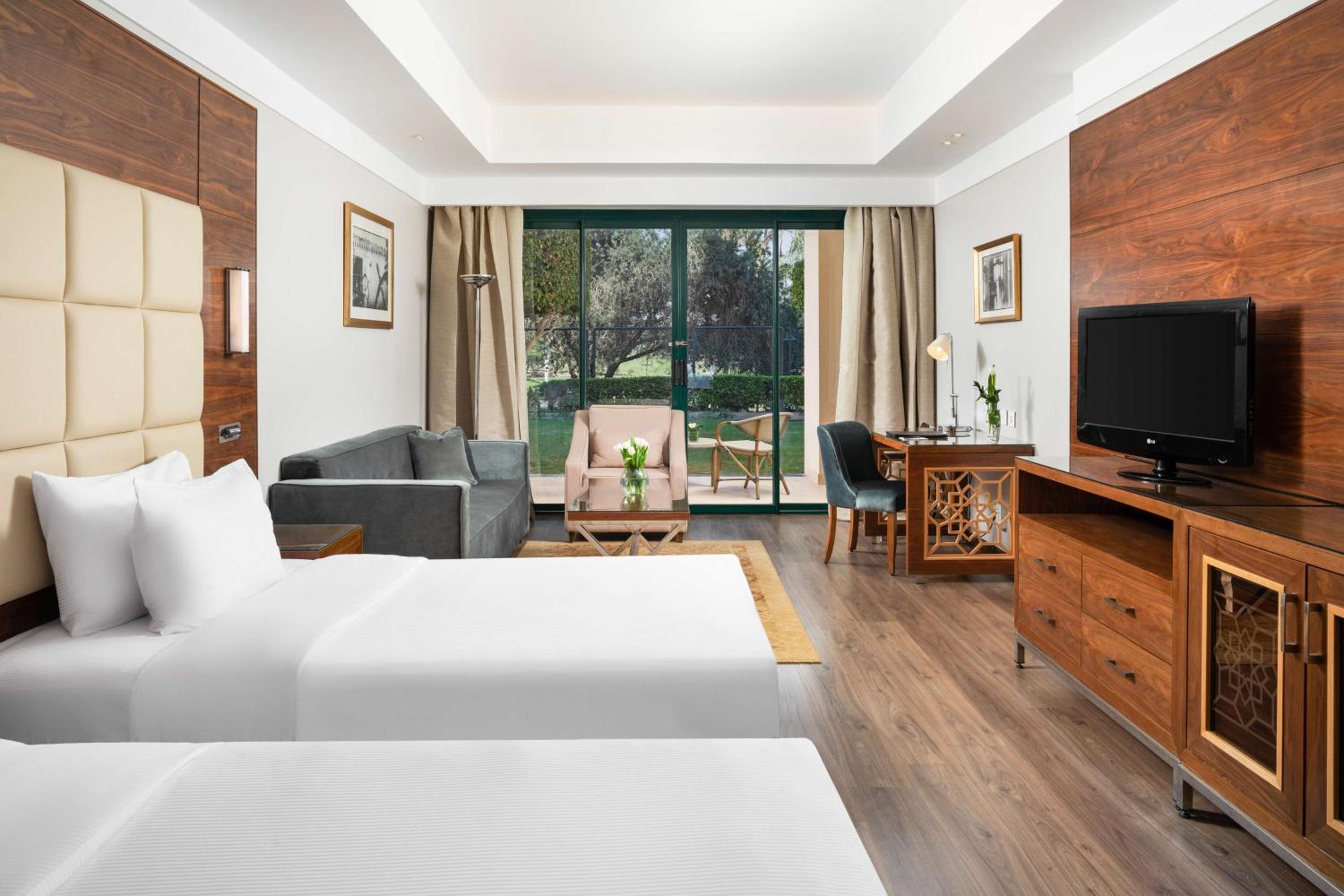 غرفة تنفيذية مفردة، Hilton Pyramids Golf Resort 8/12