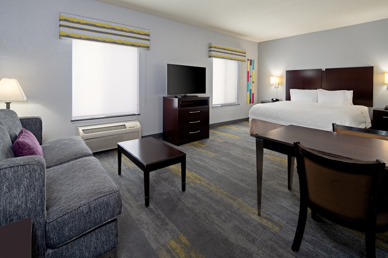 Hampton Inn and Suites-Bakersfield/Hwy 58, CA 30/51