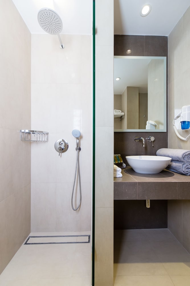 جناح سوبيريور بسريرين كوين بغرفتي نوم بحوض جاكوزي، Anemomylos Residence 10/10