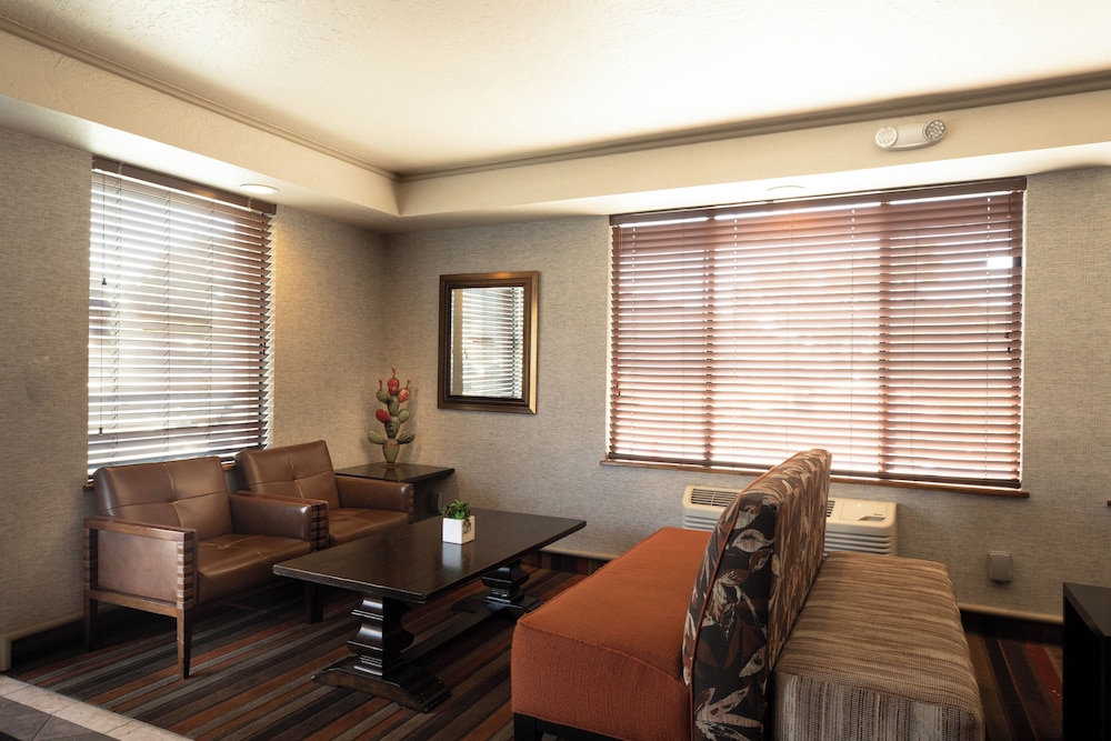Oxnard Inn Lancaster, CA 39/59