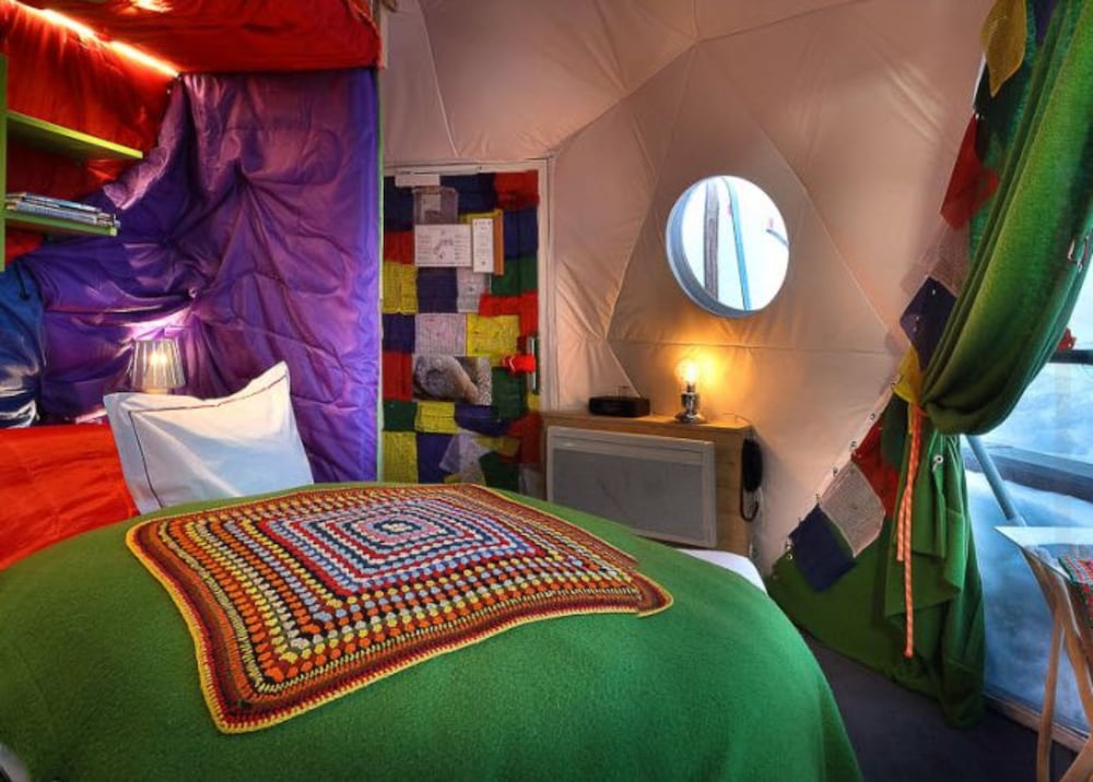 Igloo, Queen Bed