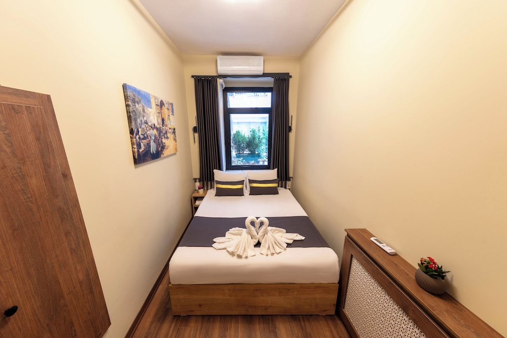 SUITE, GARDEN VIEW
