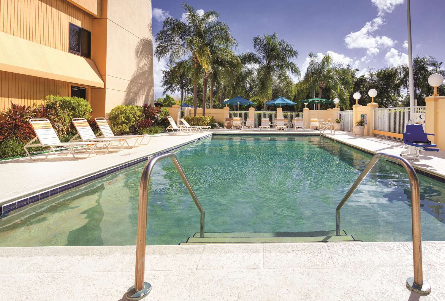 La Quinta Inn & Suites by Wyndham Miami Airport East 30/52