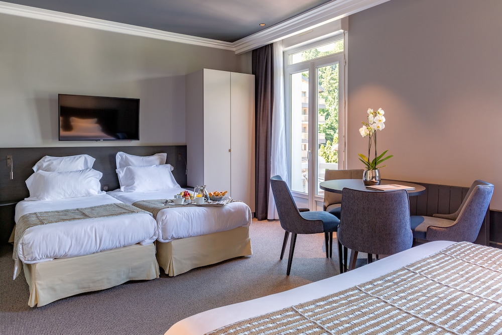 Golf Hotel 16/50
