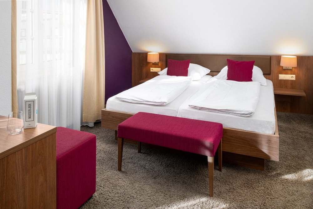 BOUTIQUE HOTEL SOCIETE 9/43