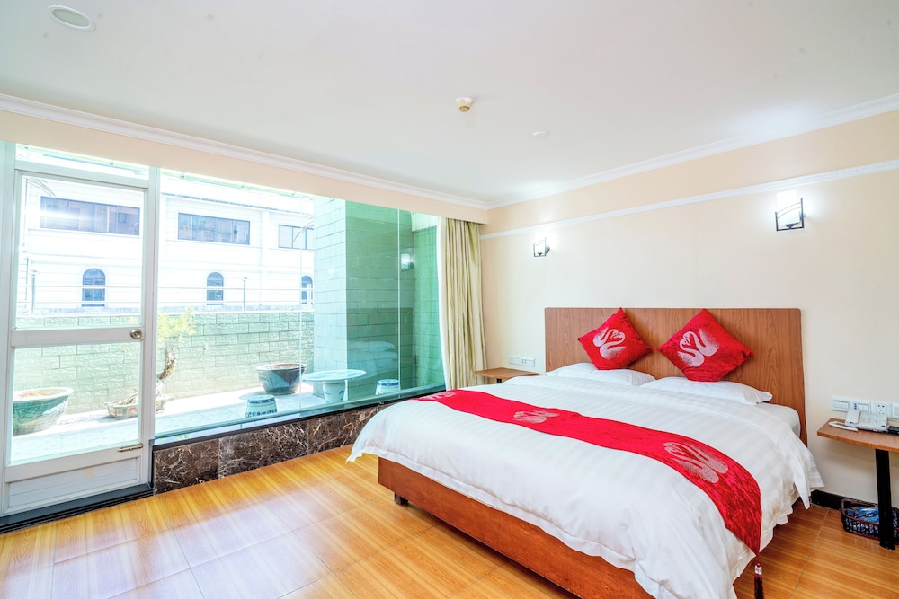 LN White House Hotel 13/48
