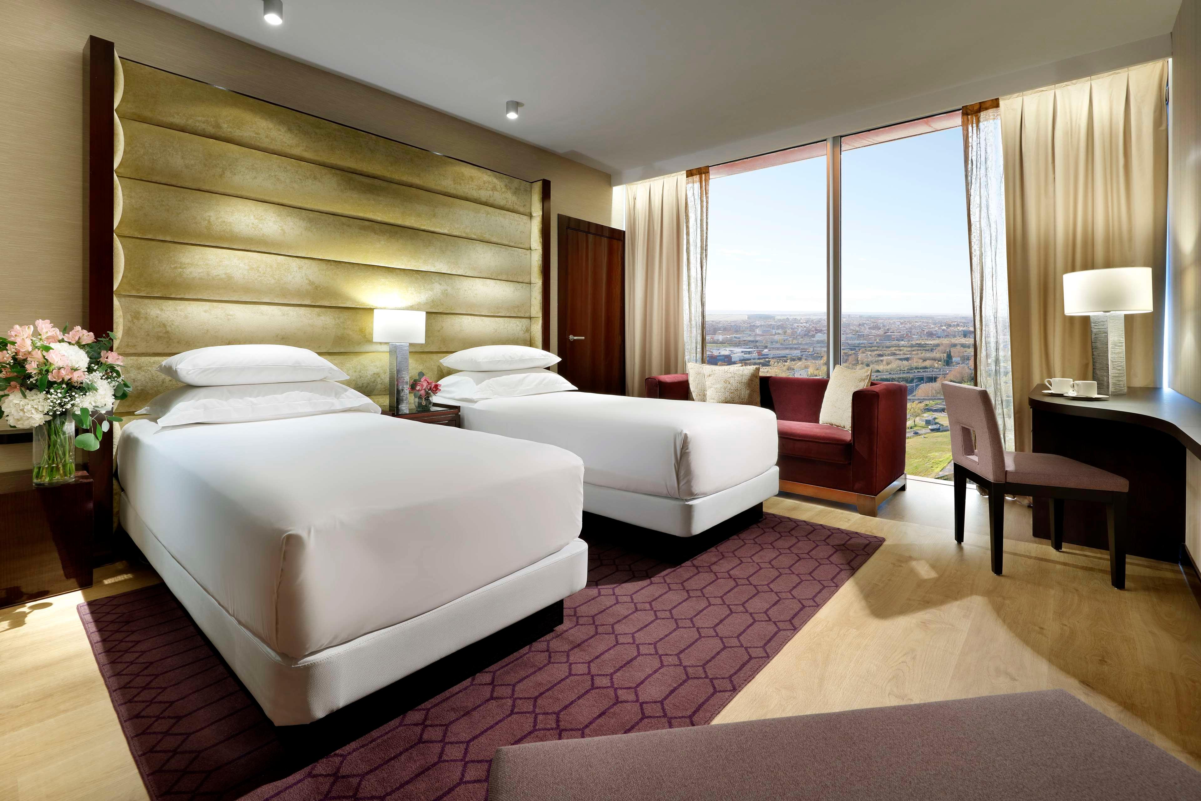 Pano, Deluxe, Twin Beds