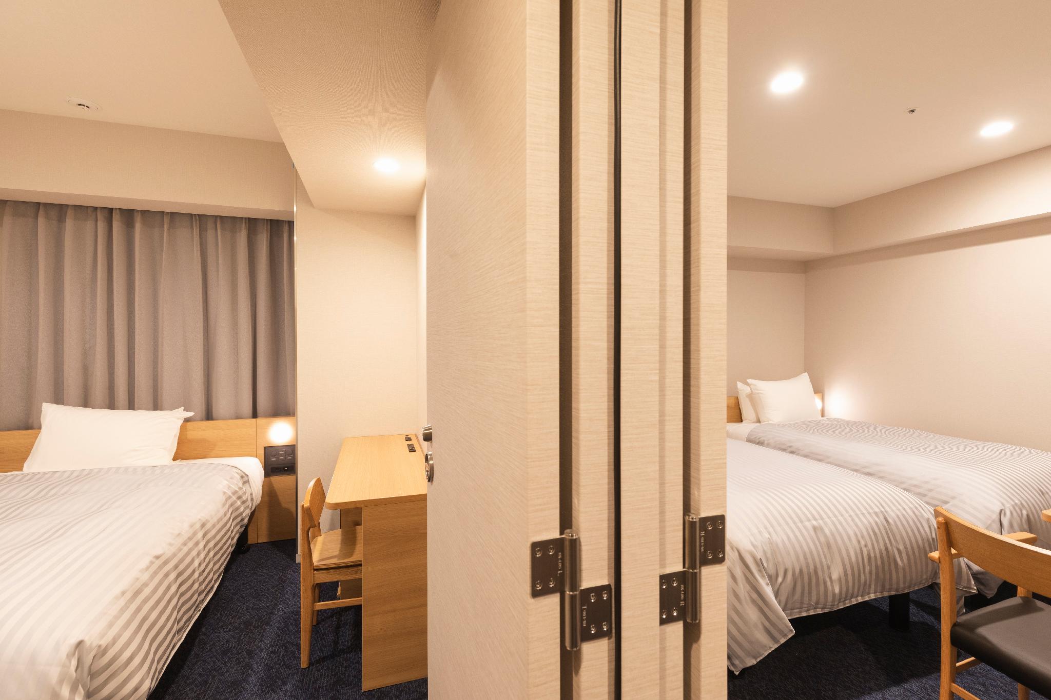 Connecting, Double and Twin Beds