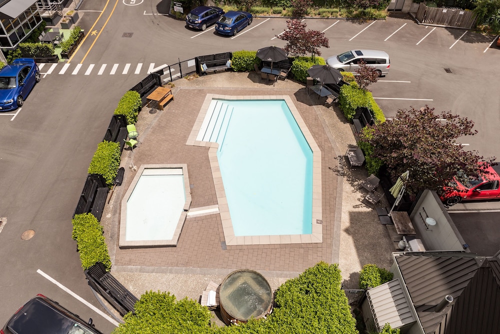 Heartland Ambassador Hotel Hamilton 43/49