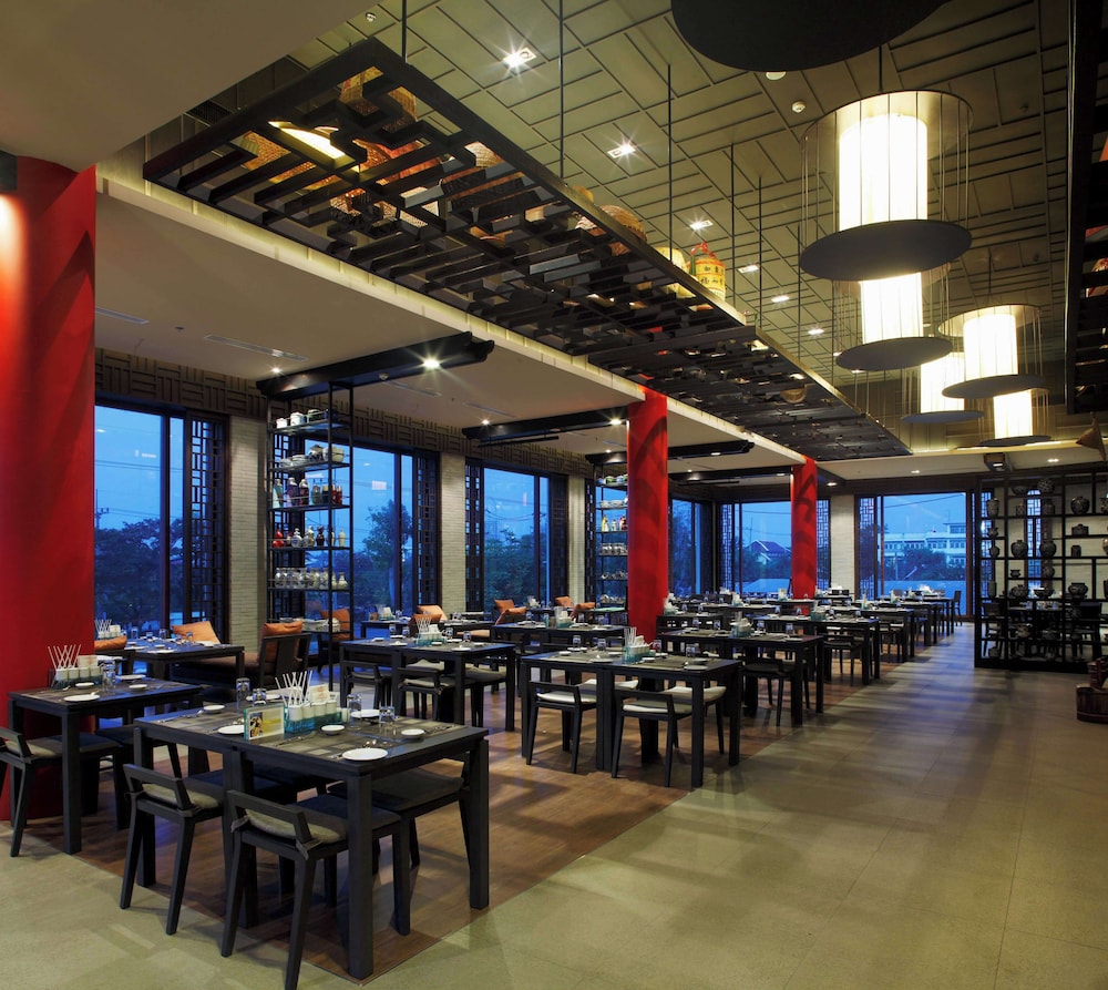 AVANI Khon Kaen Hotel and Convention Centre 51/69