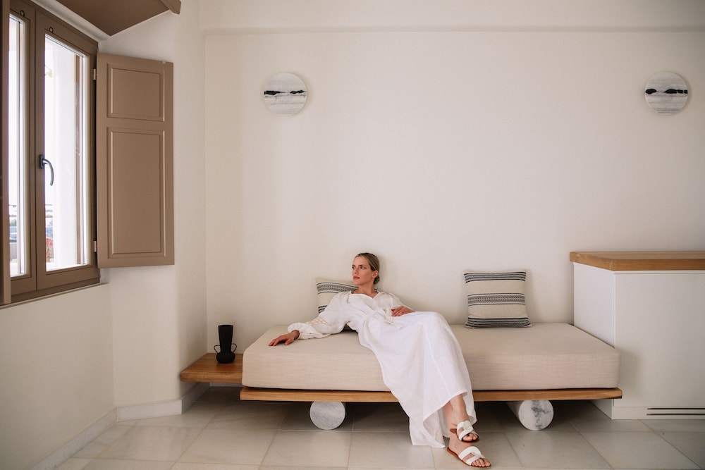 Ammothines Cycladic Suites 37/59