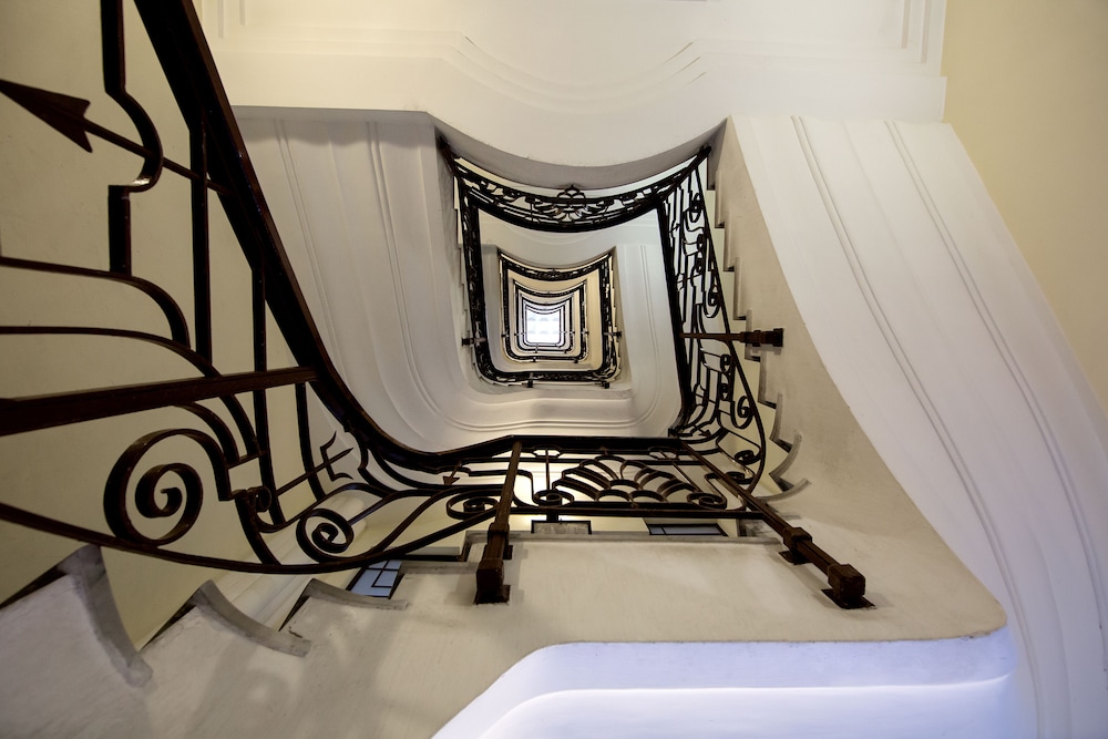 50 SUITE B&B 19/39