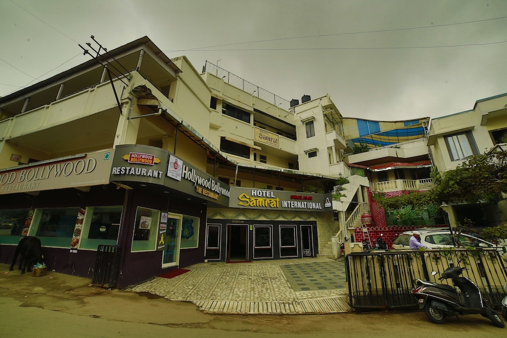 HOTEL SAMRAT INTERNATIONAL 1/28