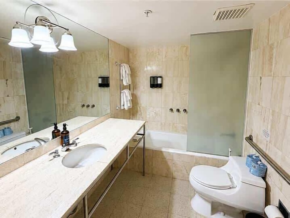 The Astor by LuxUrban 28/30