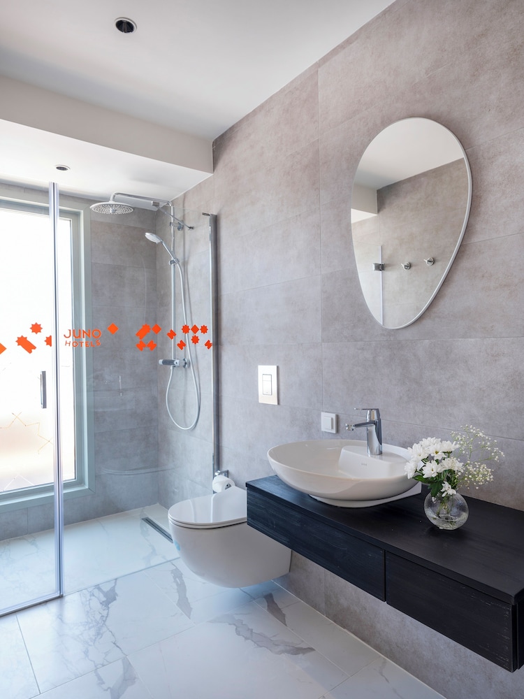 JUNO RESIDENCES 37/40
