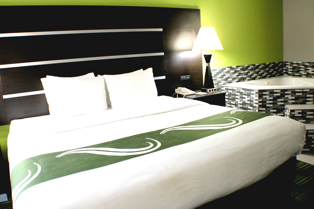 Quality Inn & Suites Bedford West IN 15/40