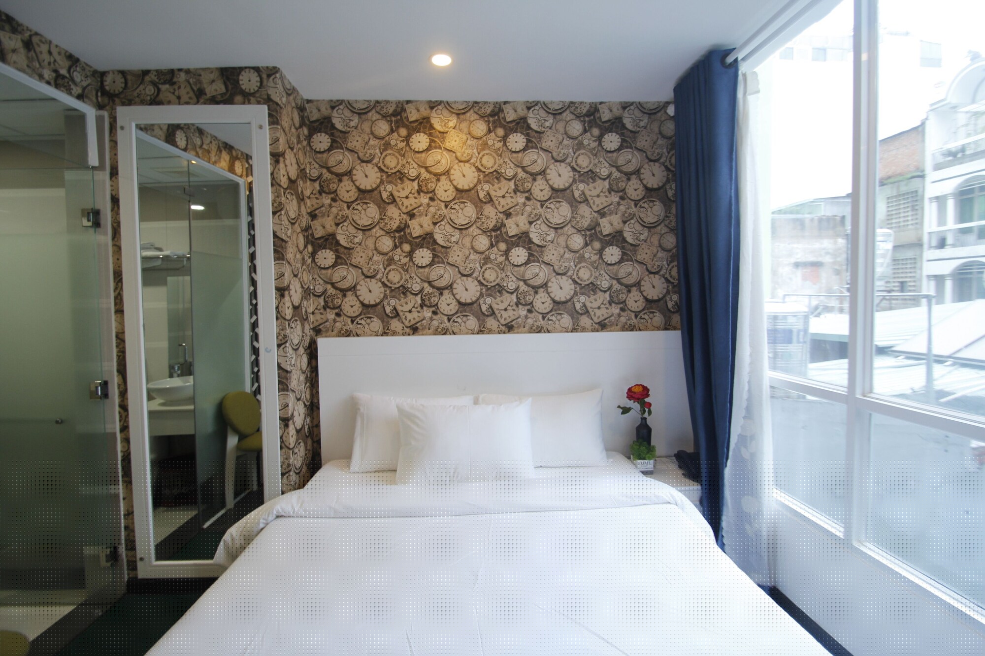 DELUXE, DOUBLE BED