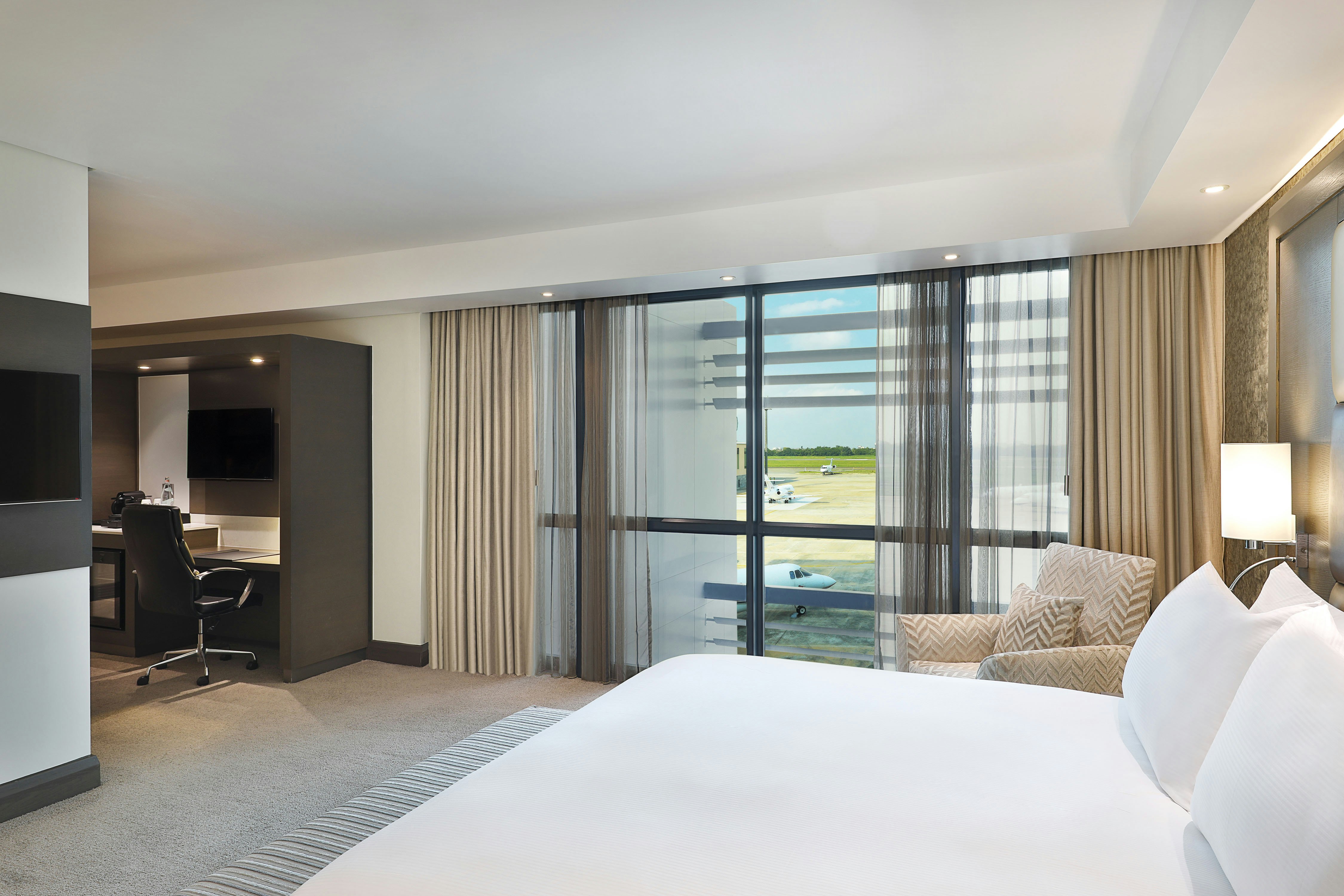 BUSINESS, SUITE, KING BED