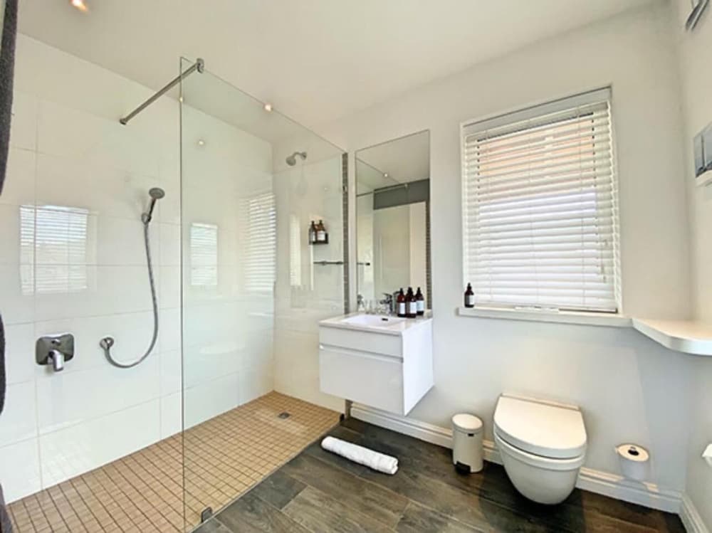 One Marine Drive Boutique Hotel 17/73