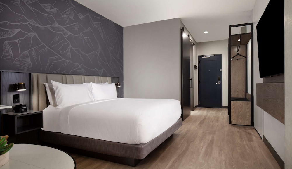 ROOM, KING BED, VALLEY VIEW