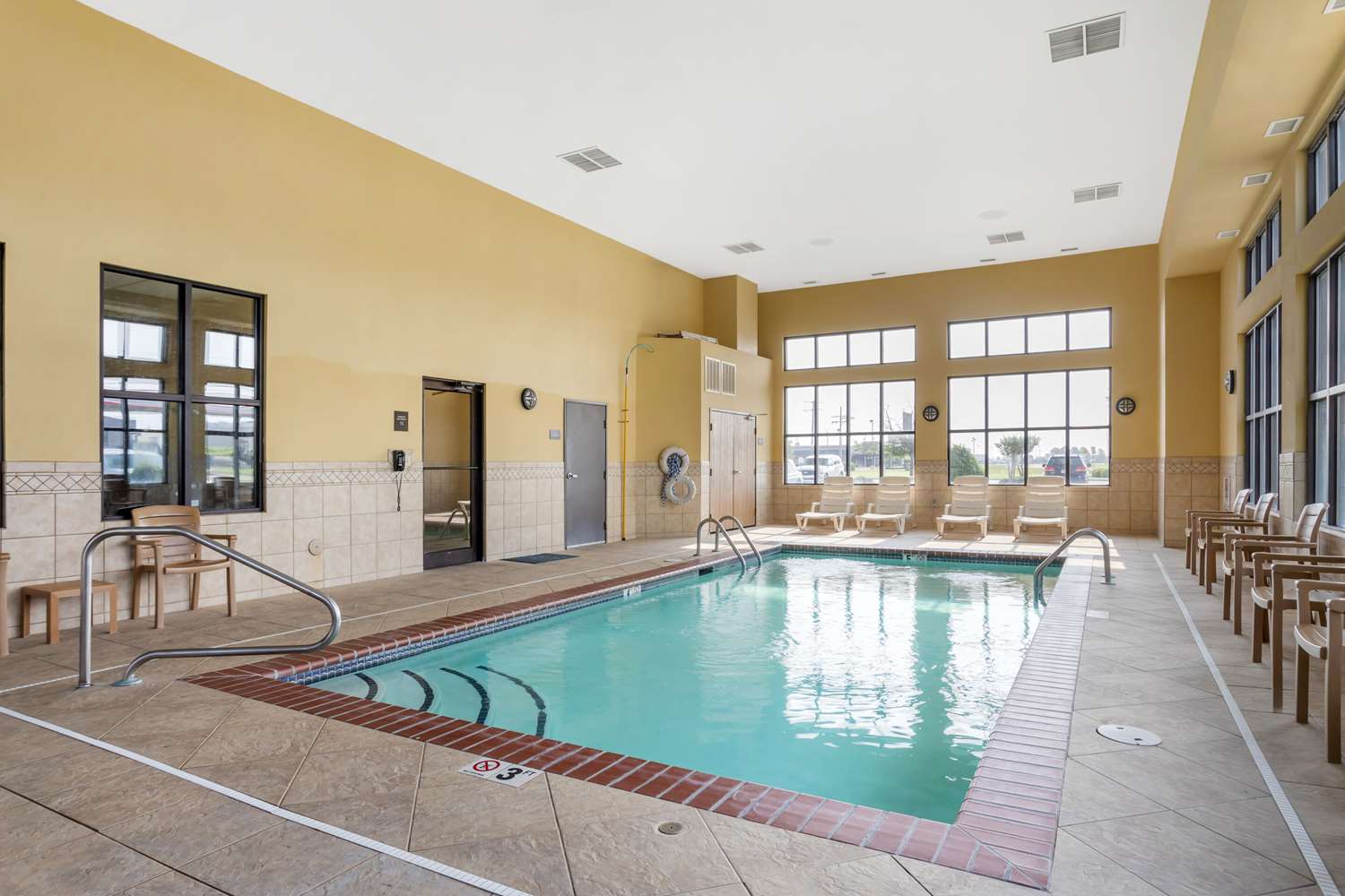 Comfort Inn & Suites Blytheville, AR 21/39