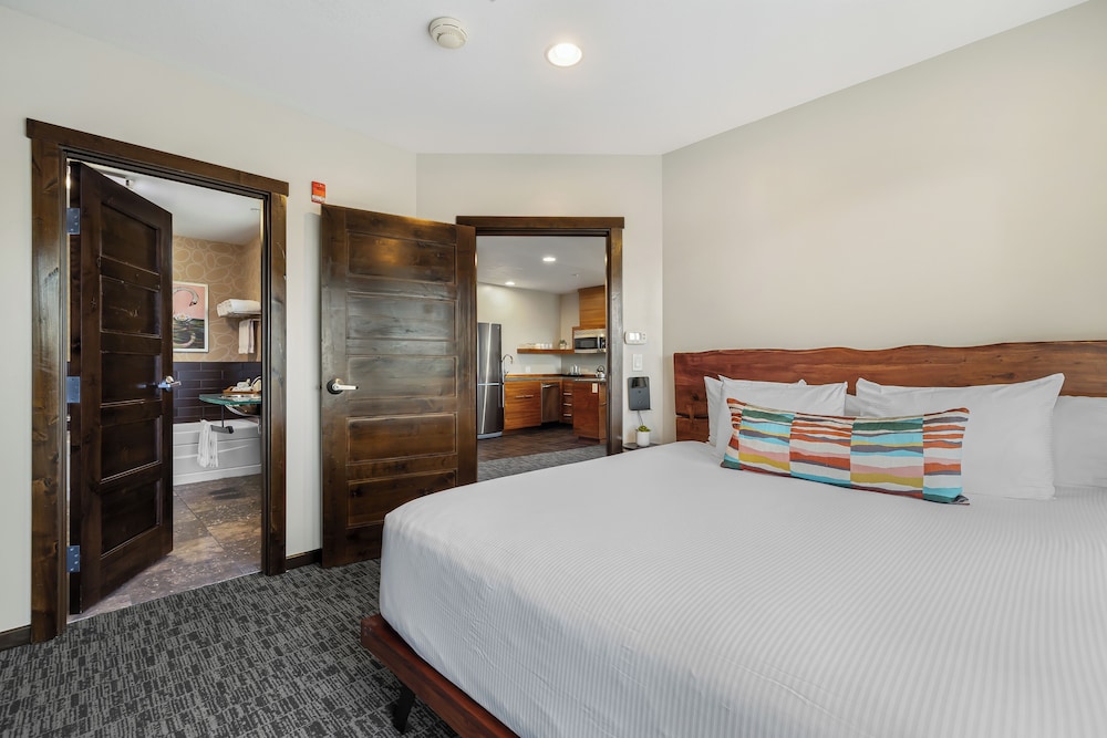 The Oxford Hotel Bend 12/65