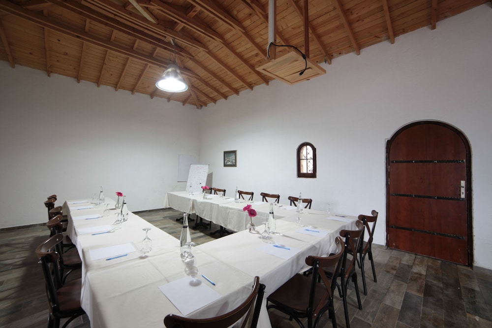 Vinifera Vineyards Hotel 39/50