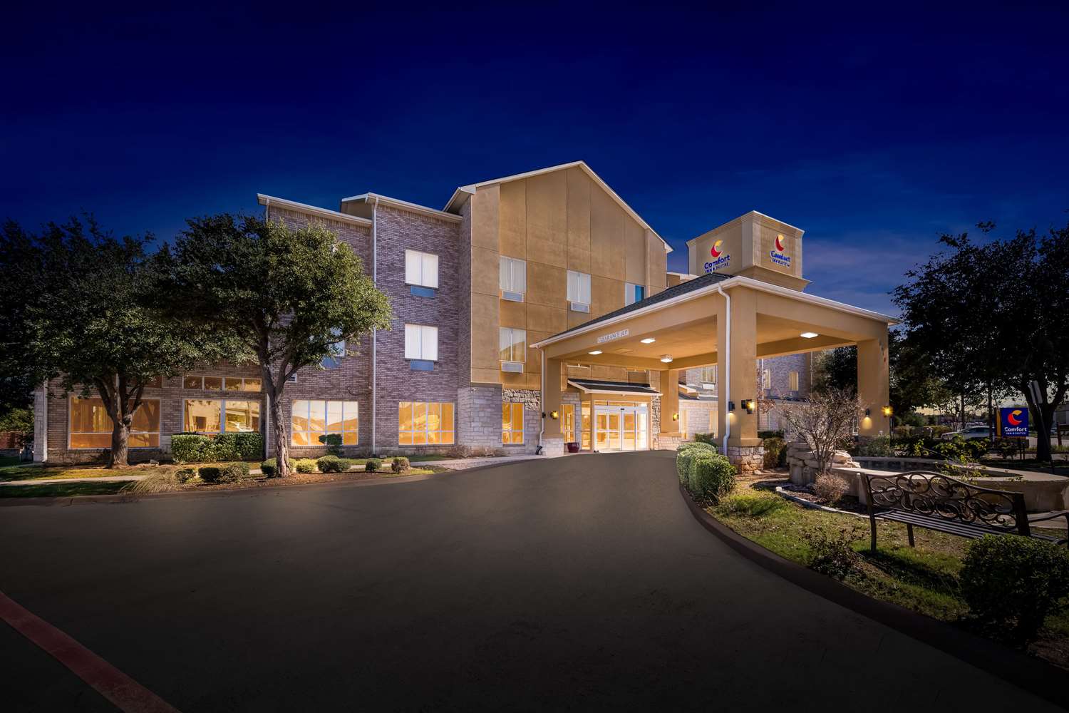 Comfort Inn Suites Near Lake Lewisville 2/43