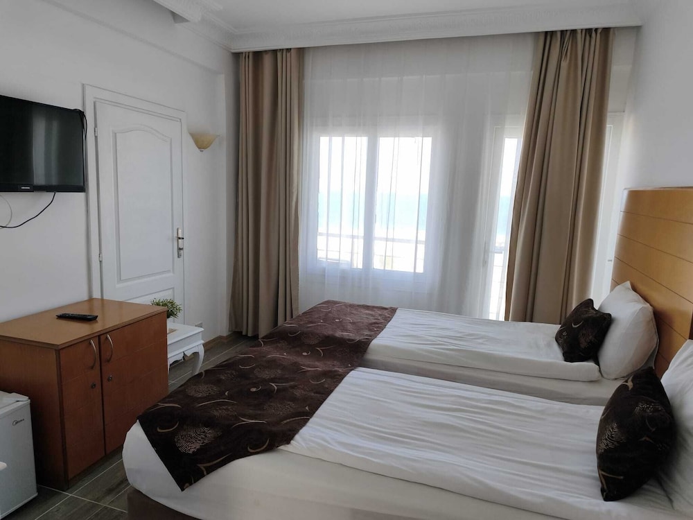 ADA BEACH HOTEL 16/50