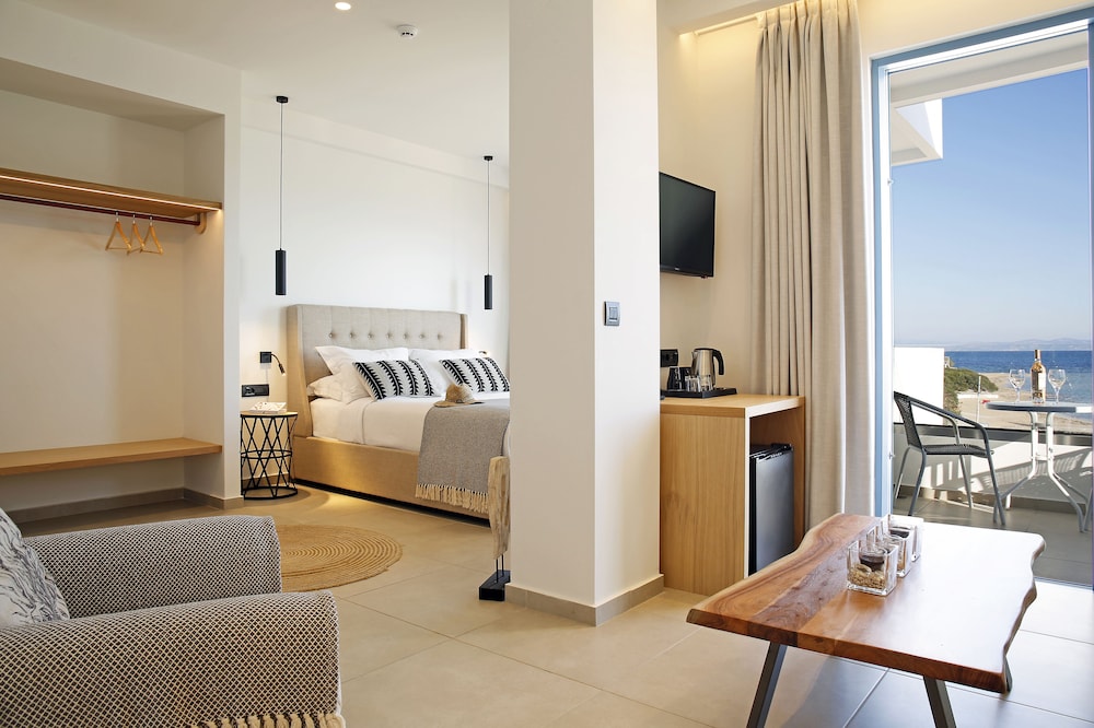 Oasis Beach Hotel Spa 55/76