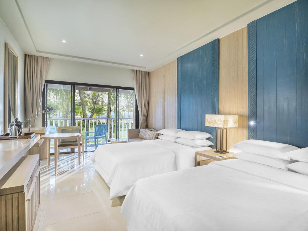 Deluxe, Twin Beds, Sea Front