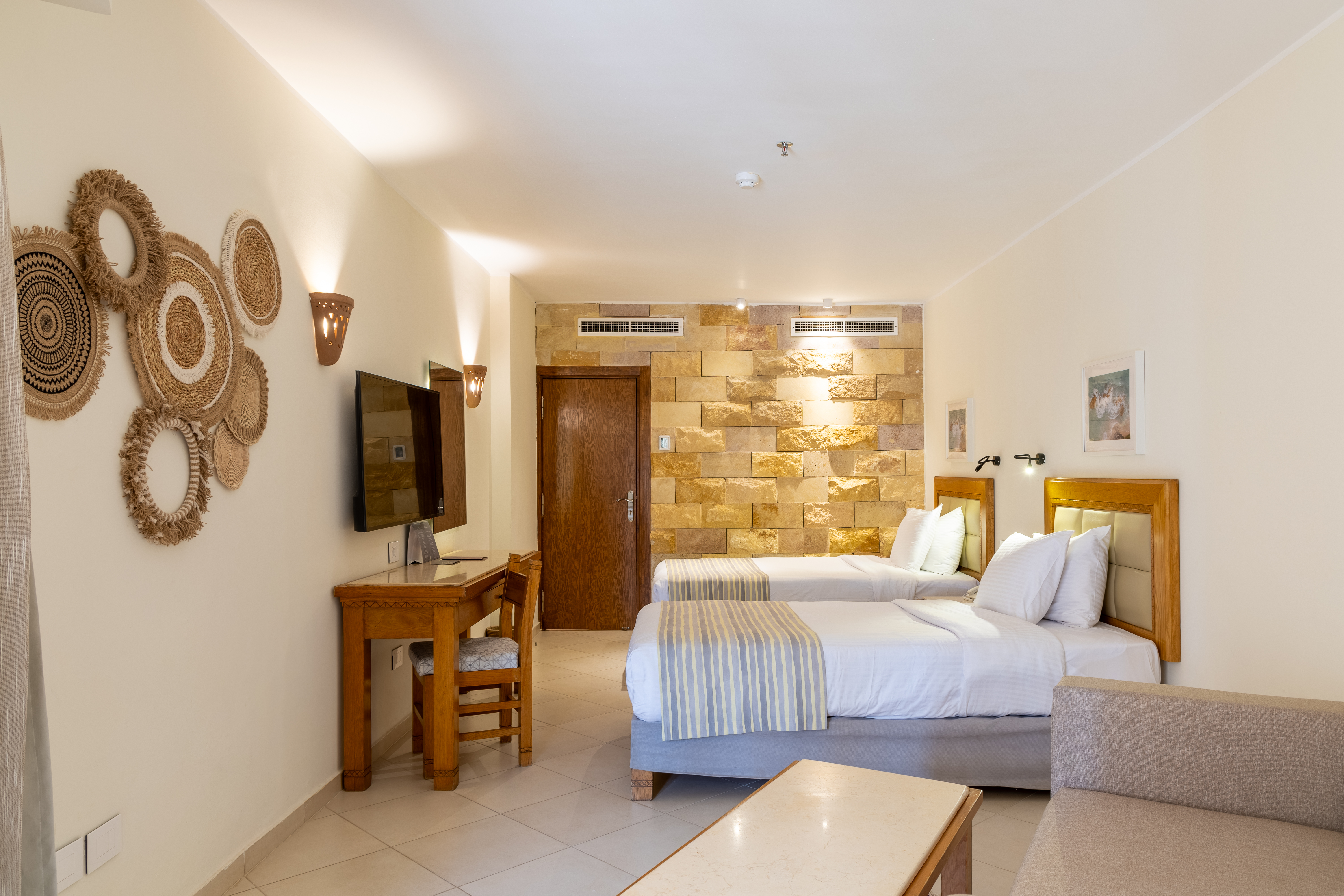 غرفة عائلية بإطلالة على الحديقة، Fort Arabesque Beach Resort 2/3