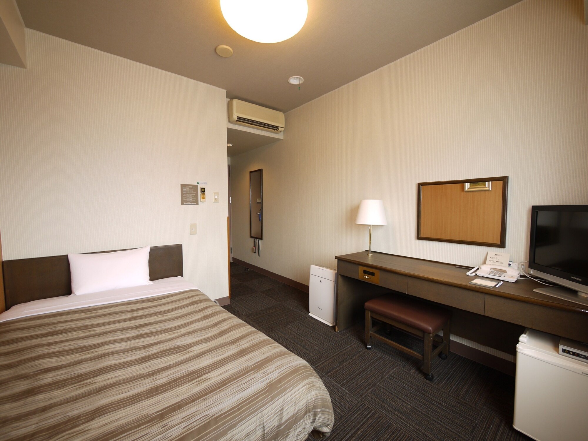 ROOM, SINGLE