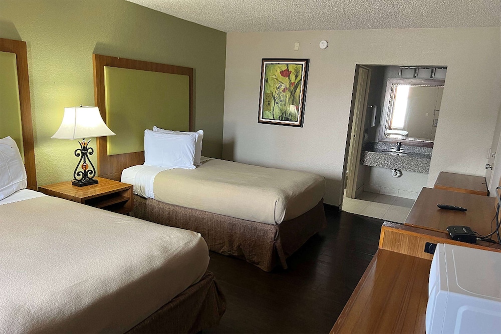 Baymont by Wyndham Odessa Highway 80 18/38