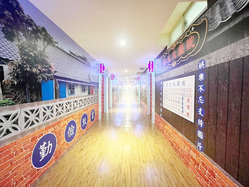 King Plaza Hotel 11/49