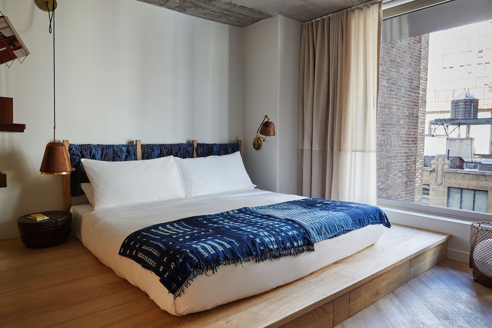 SUPERIOR, KING BED, CITY VIEW