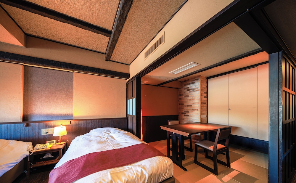 Japanese Western, Twin Beds, Lake View, Outdoor Bath, Sofa, East Wing، Fuji Lake Hotel 3/6