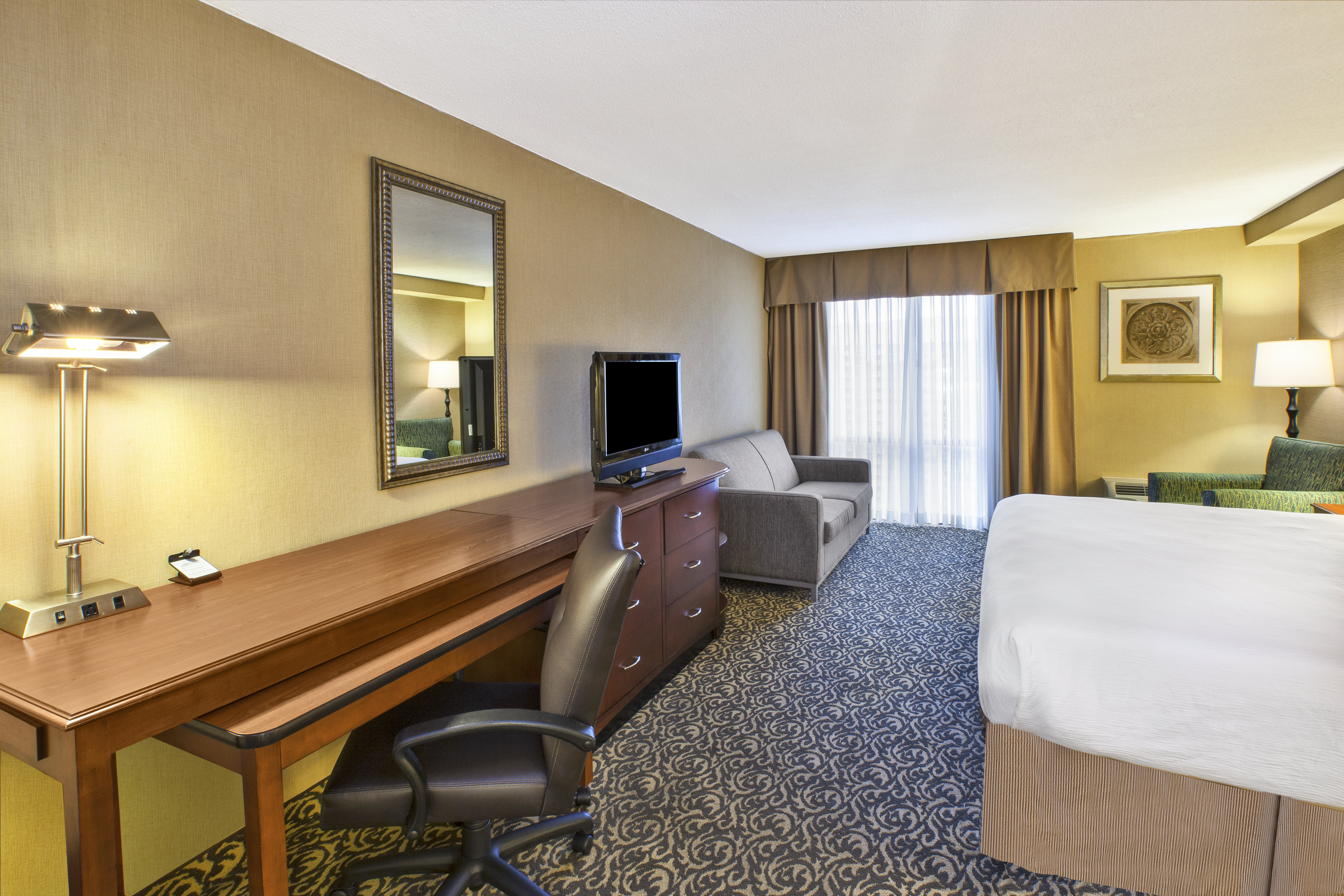 Holiday Inn National Airport/Crystal City 64/70