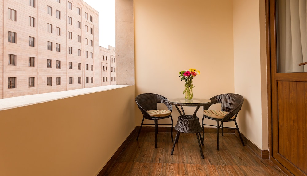 Paris Hotel Yerevan 36/42