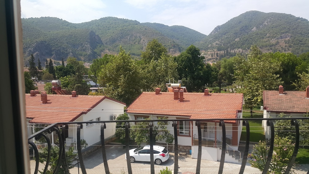 Cicek Otel & Apartments 44/50
