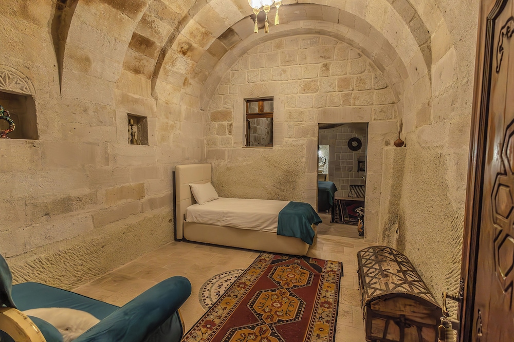 Miracle Cave Hotel 3/50