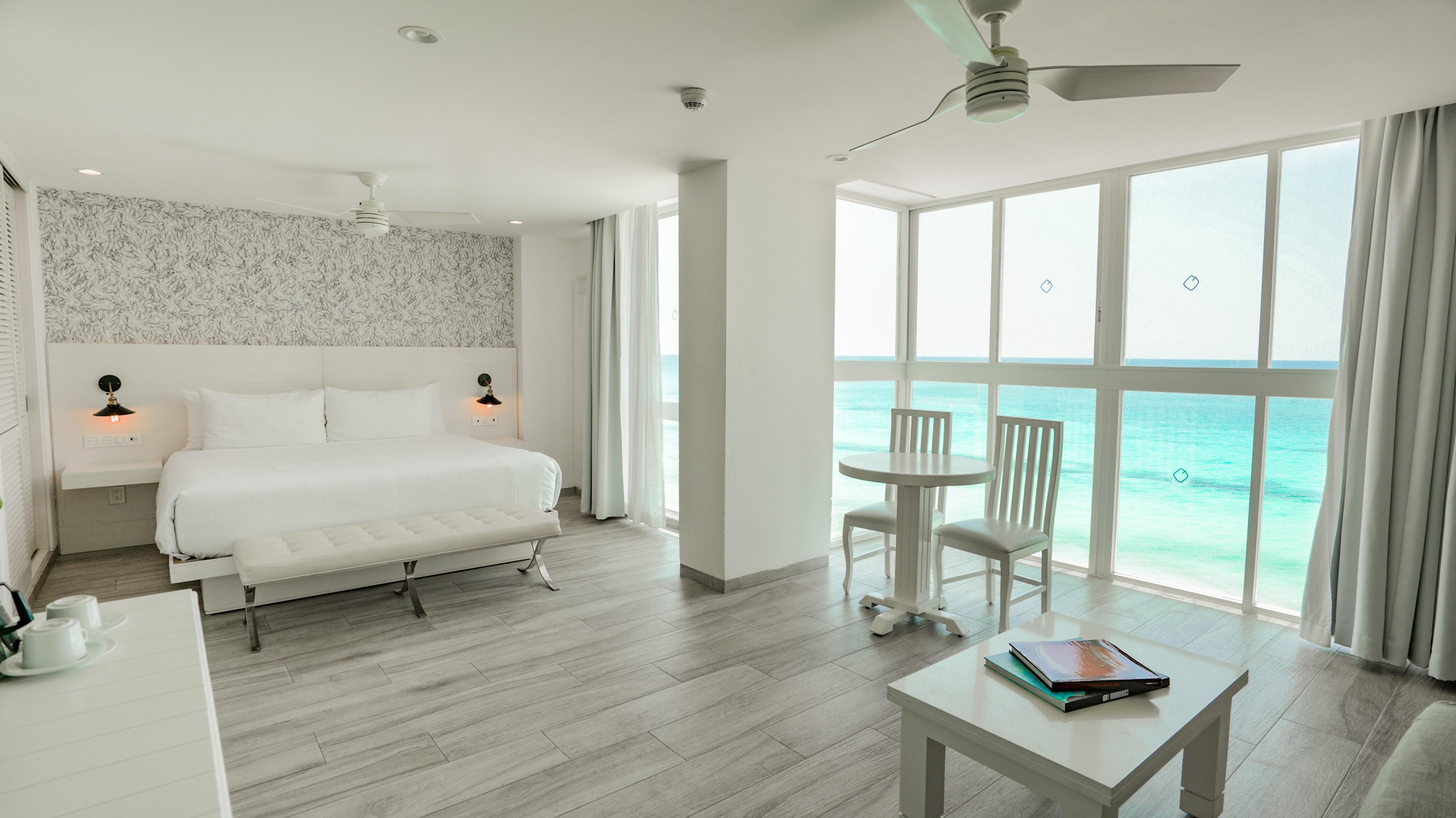Junior Suite, King Bed, Sea Front
