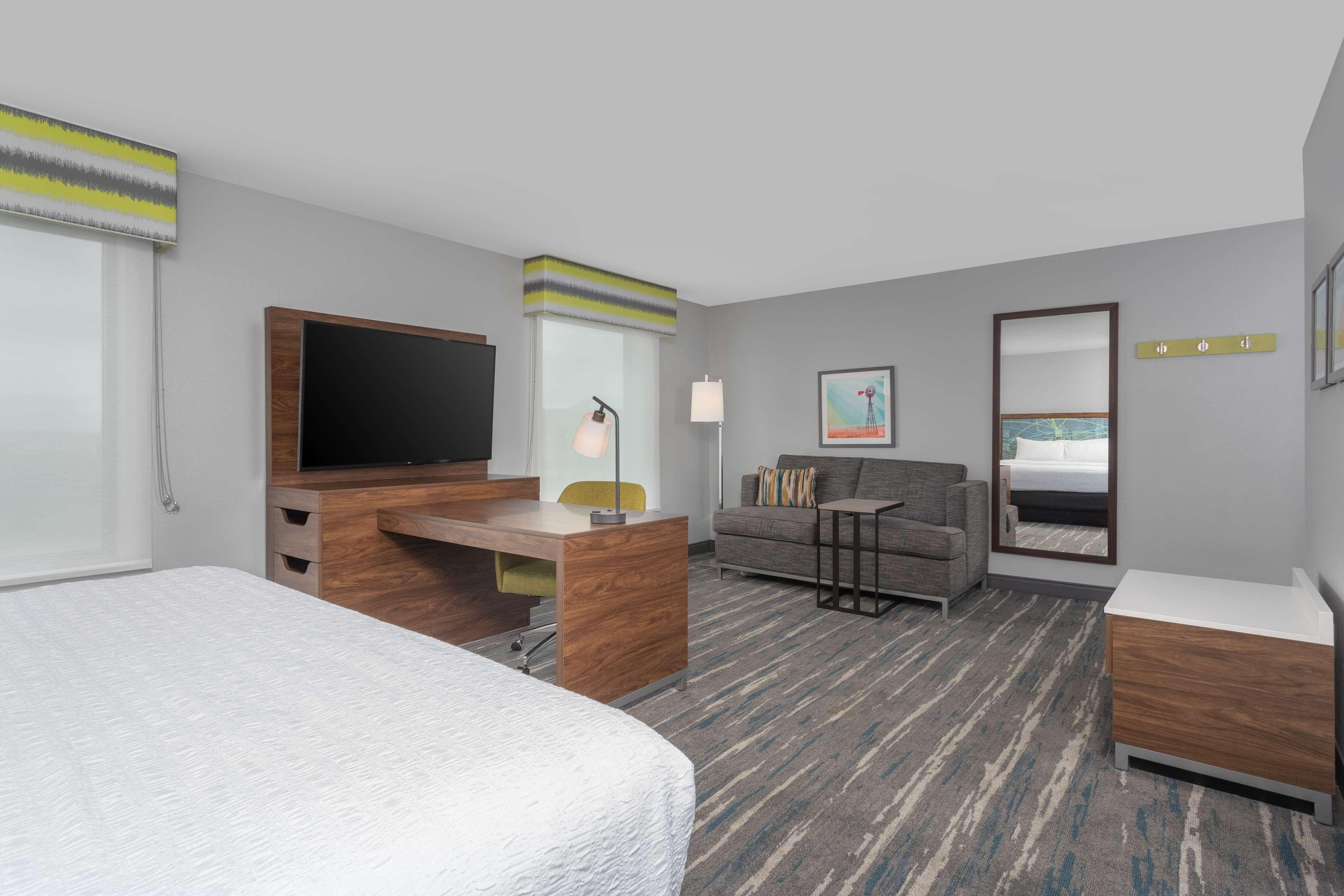 STUDIO, SUITE, KING BED, SOFA