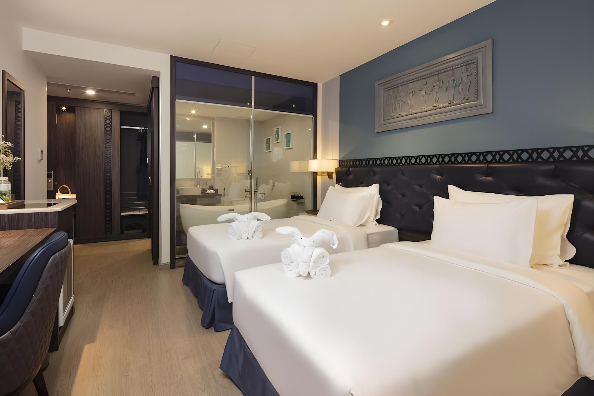 Senior, 2 Double Beds, Partial Sea View, Balcony