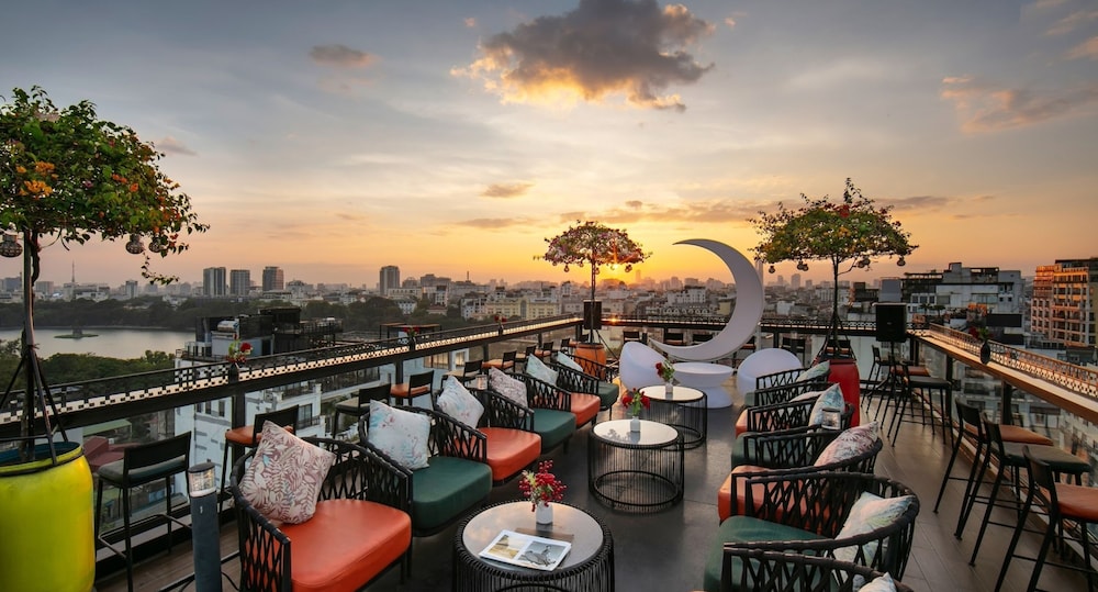 Aurora Premium Hotel and Spa (ex Delicacy Central Hotel and Spa) 33/48