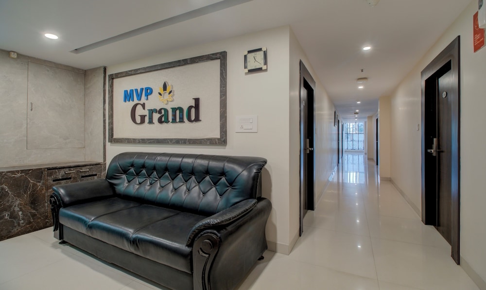 Treebo Mvp Grand Vizag 13/16