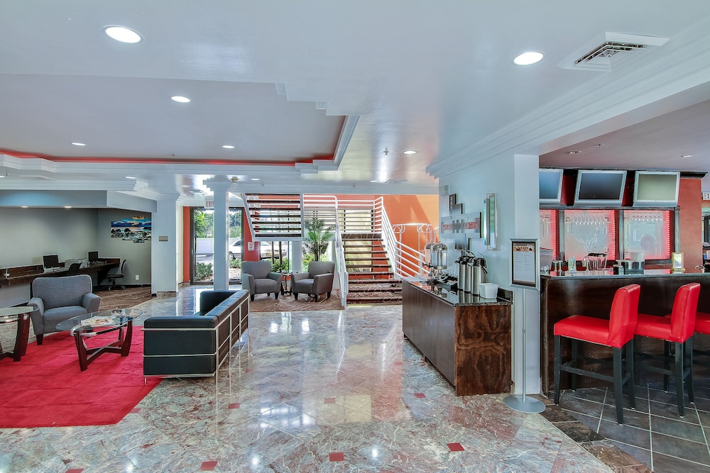 The Link Hotel on Sunrise 17/25